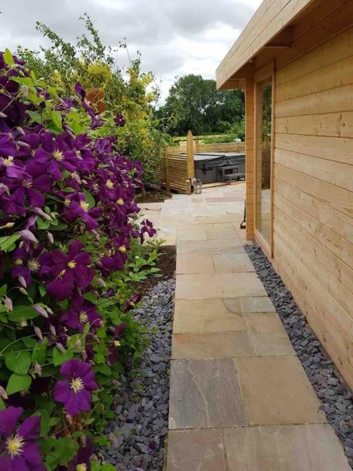 Moors Wood Relaxing ,Tranquil Retreat With Hot Tub Villa Chippenham  Kültér fotó