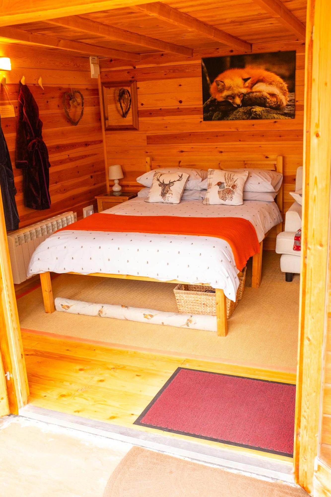 Moors Wood Relaxing ,Tranquil Retreat With Hot Tub Villa Chippenham  Kültér fotó