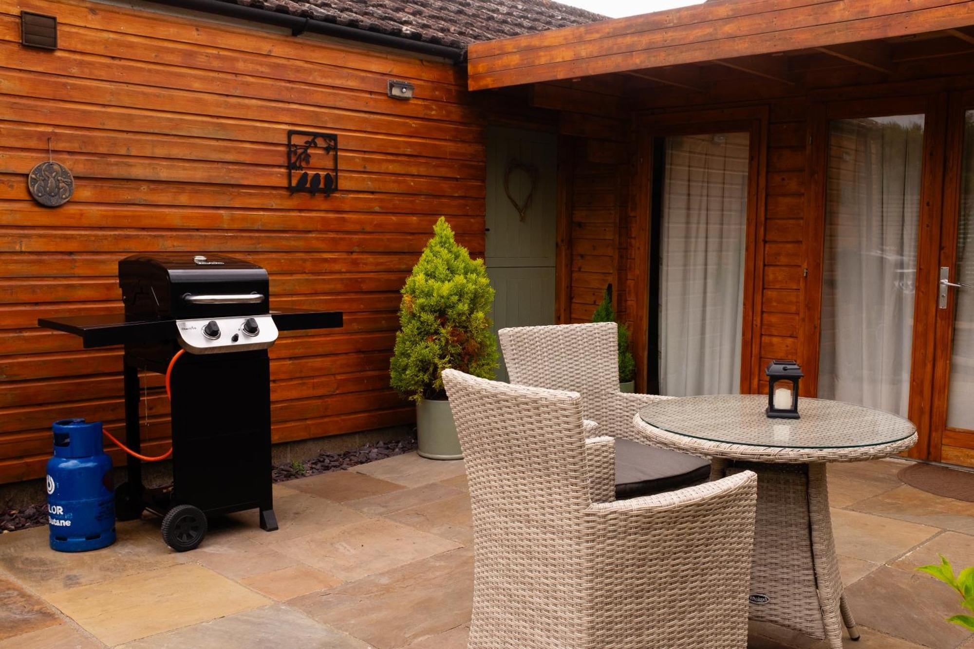 Moors Wood Relaxing ,Tranquil Retreat With Hot Tub Villa Chippenham  Kültér fotó