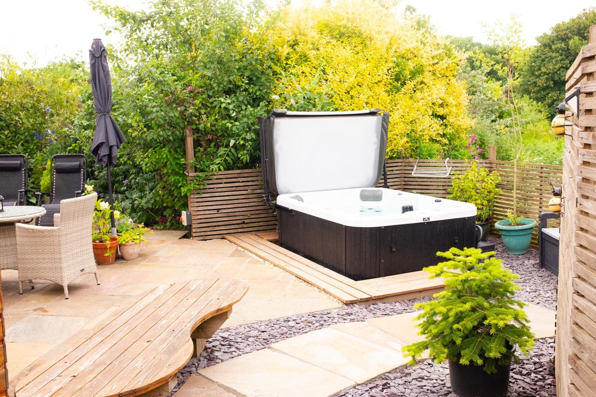 Moors Wood Relaxing ,Tranquil Retreat With Hot Tub Villa Chippenham  Kültér fotó