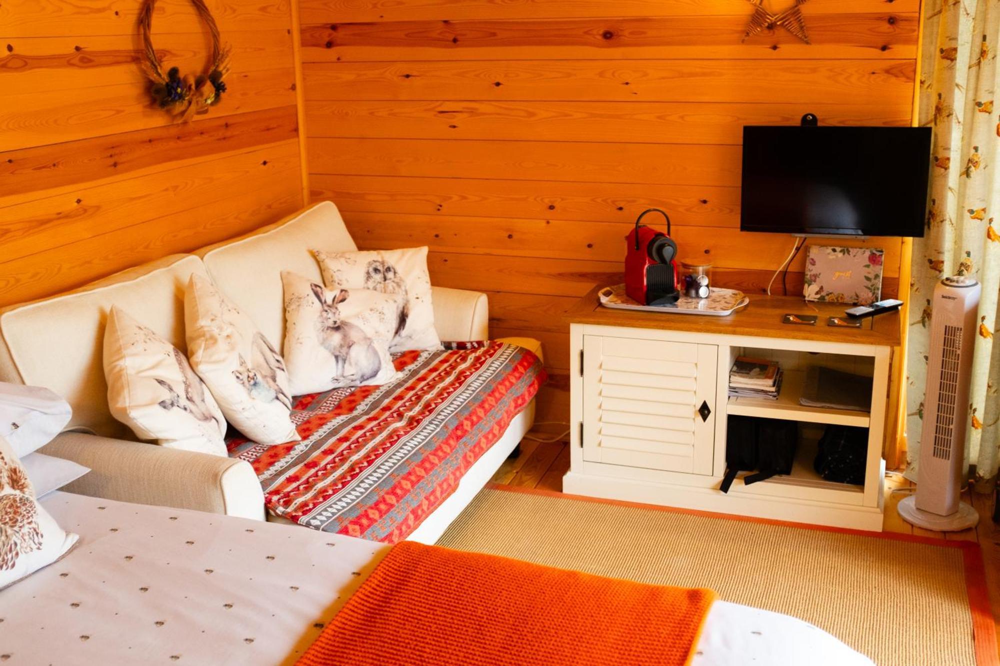 Moors Wood Relaxing ,Tranquil Retreat With Hot Tub Villa Chippenham  Kültér fotó