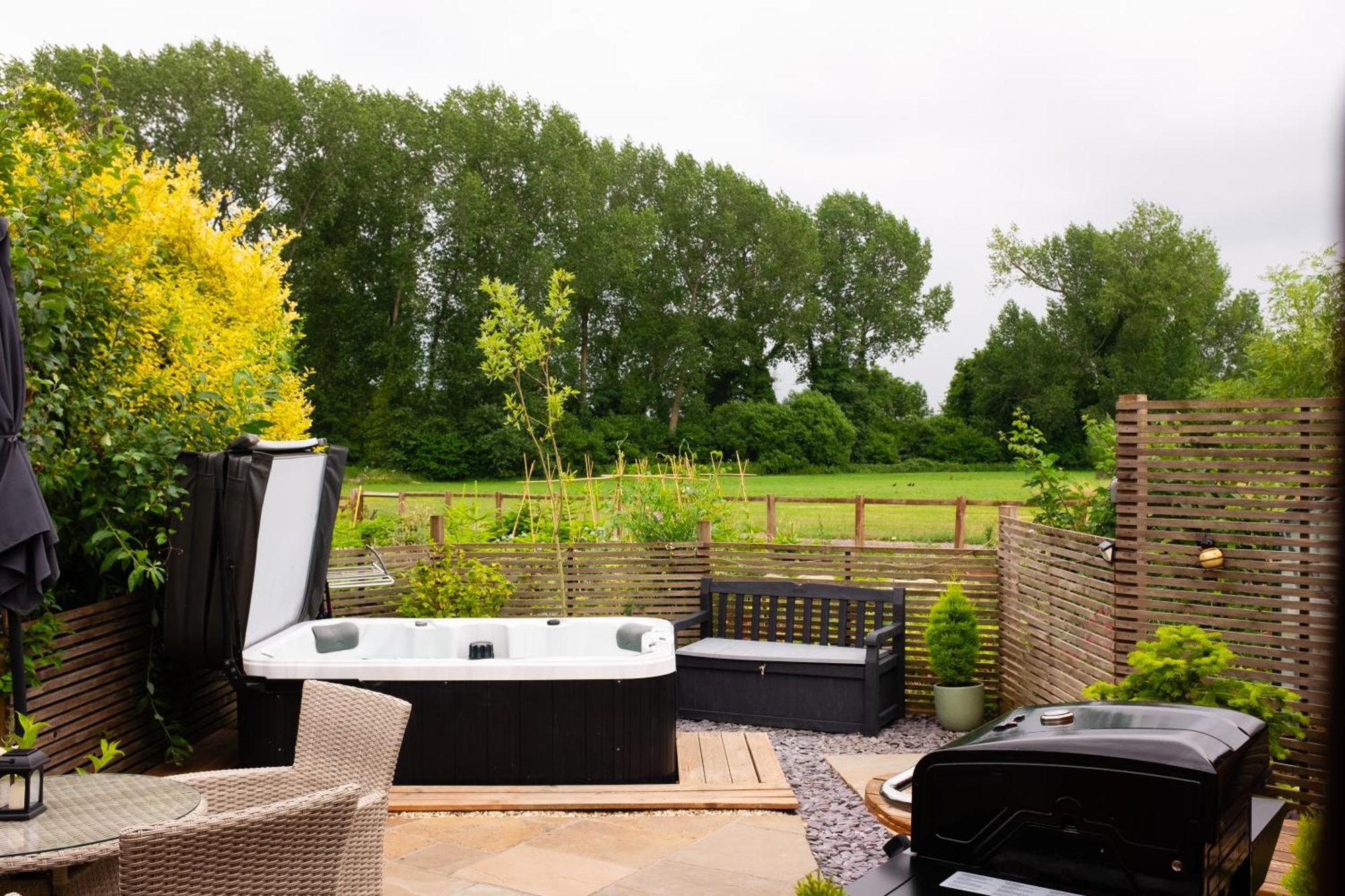 Moors Wood Relaxing ,Tranquil Retreat With Hot Tub Villa Chippenham  Kültér fotó